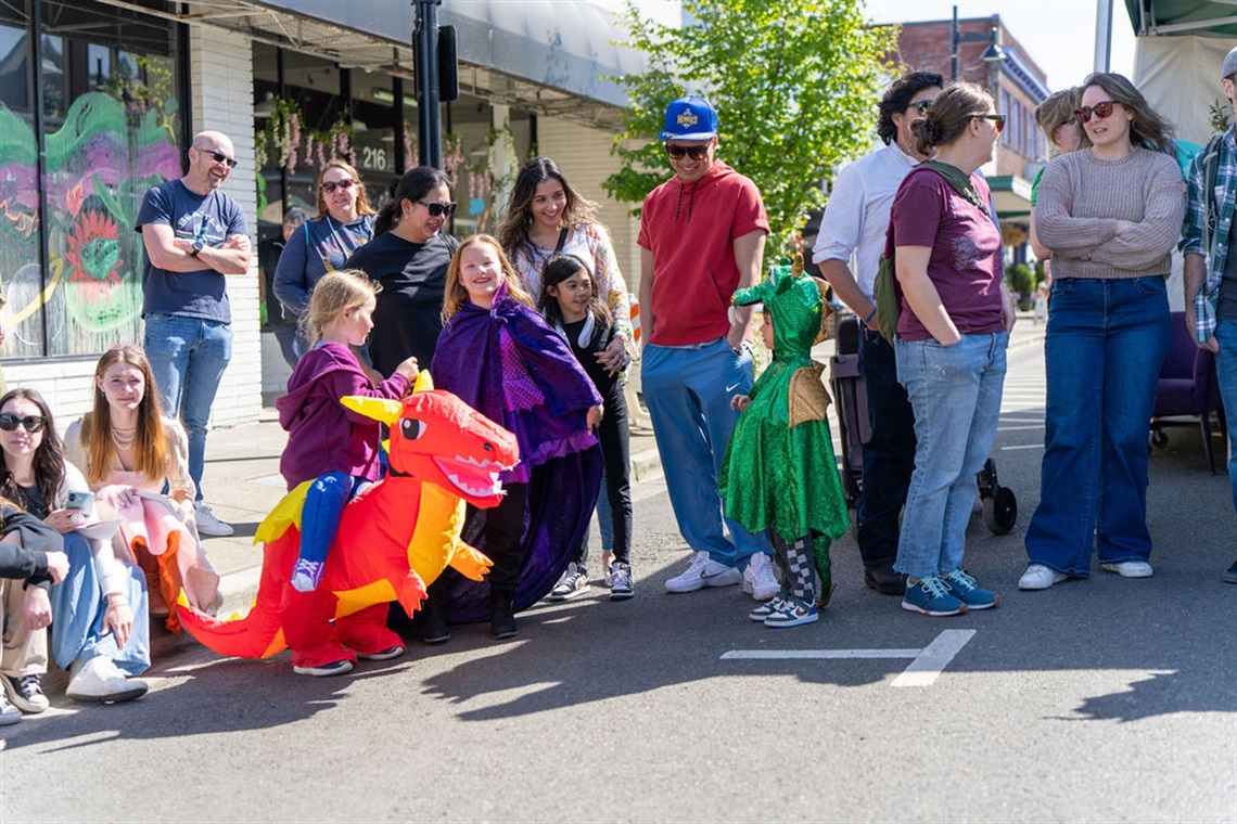 Dragon's Landing 2025 Costume Contest